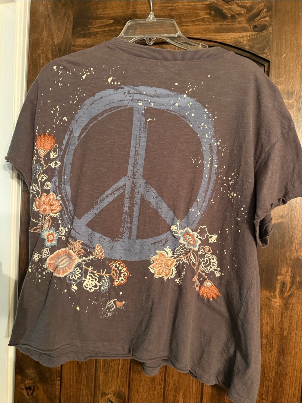 Kyla Seo Comfort M Boho Peace Sign Floral Embroidered Tee